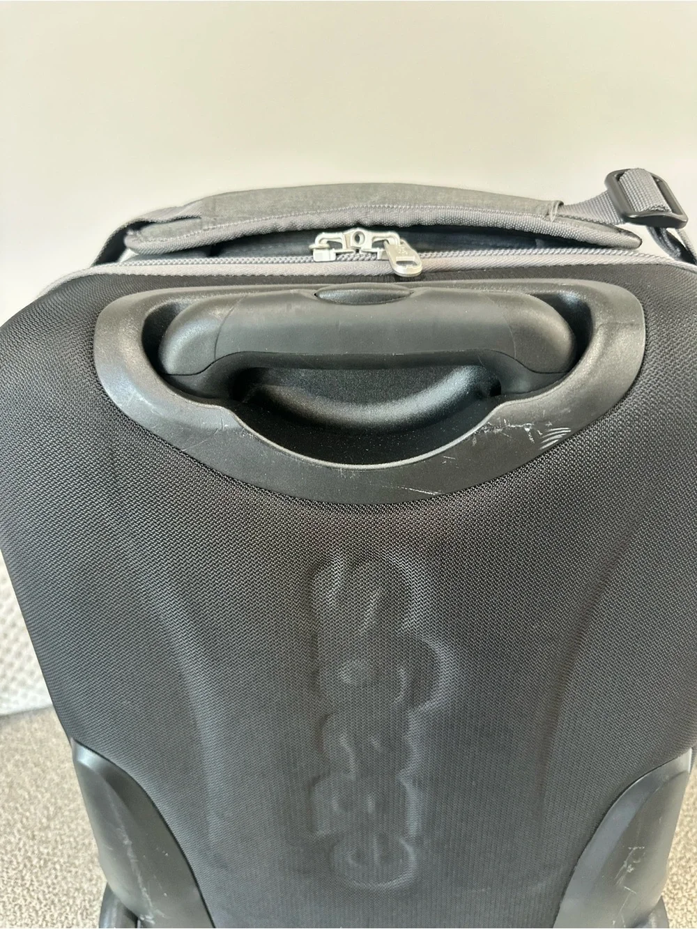 eBags Vertical Mobile Office/Carry-on rolling luggage